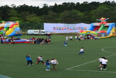 Sarıyer Sokakları Şişme Oyun Parkında Zıplayan Çocukların Neşesi ile Doldu